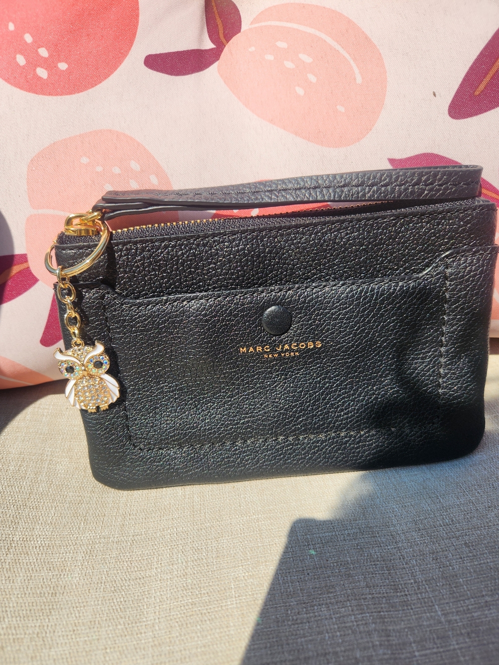 Marc Jacobs Black Soft Pebbled Leather Zip Wristlet w Owl Charm Keyring Like New - Picture 3 of 8